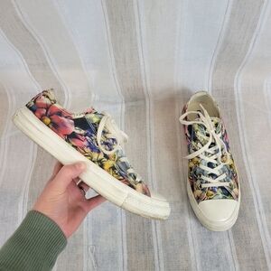 Converse Low Tops Sneakers Tennis Shoes Tropical Floral Size 9‎